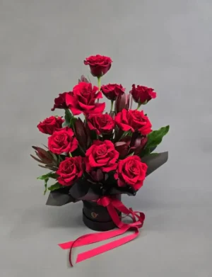 Red Velvet Elegance – Premium Red Rose Arrangement